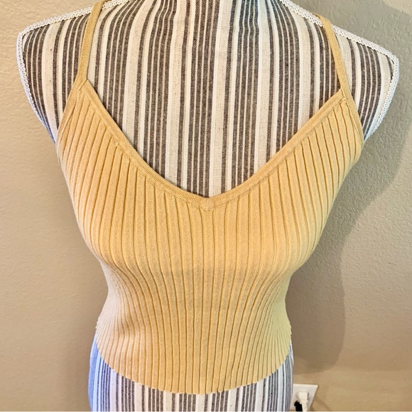 Kendall & Kylie Crop Top Small Gold Ribbed V-Neck Rayon Nylon Thin Straps EUC - Picture 2 of 12